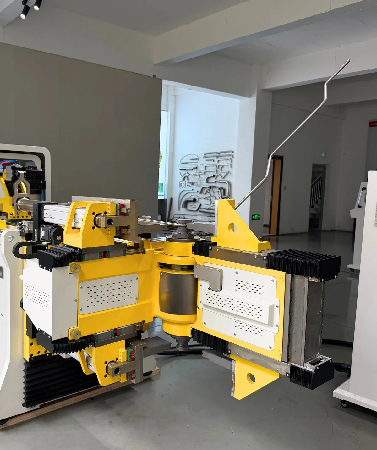 All-electric CNC tube bending machine — Forming Tech Pro